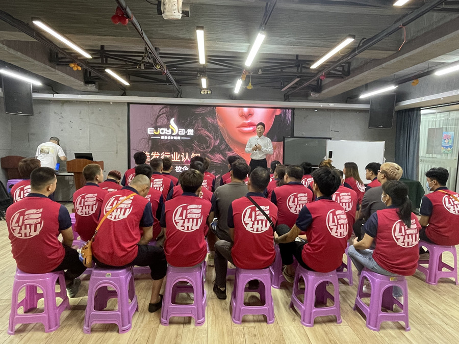 廣西學(xué)美發(fā)哪里推薦工作？廣西美發(fā)行業(yè)前景