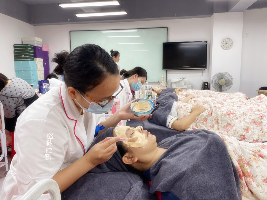 紋眉后可以敷面膜嗎？廣西紋繡師解釋給你聽