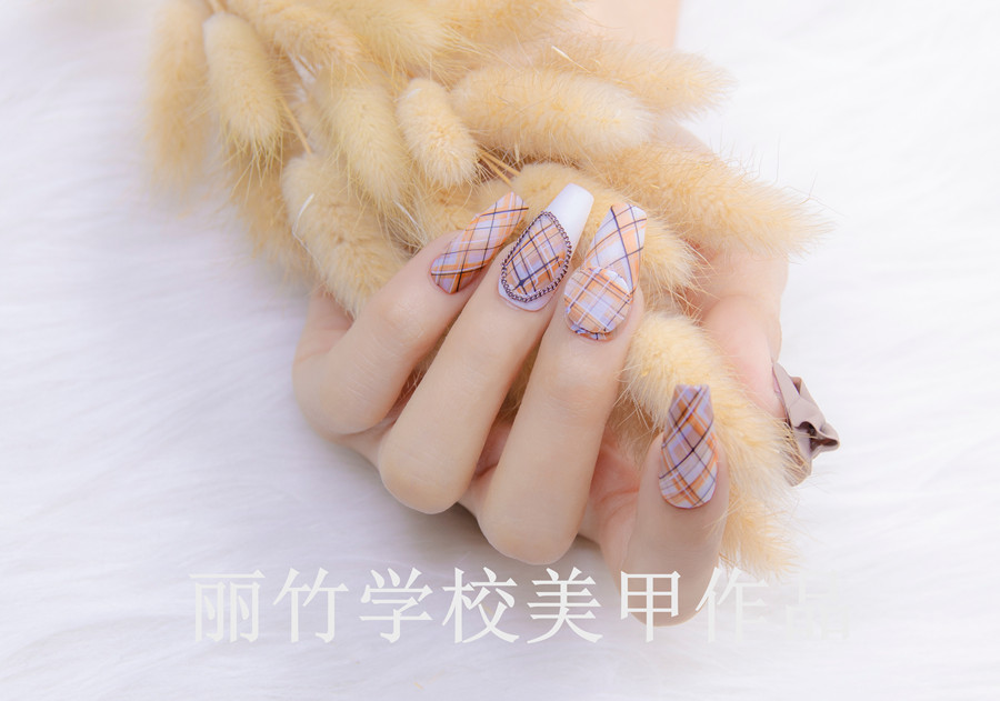 適合新手的美甲款式，廣西美甲款式進(jìn)修培訓(xùn)分享