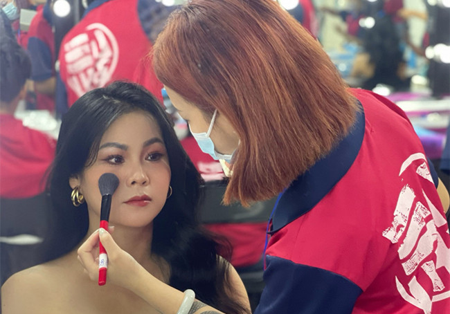 披發(fā)造型新娘，零基礎(chǔ)化妝造型