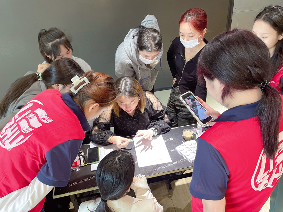 麗竹年終美睫進修專場，老師手把手教學(xué)