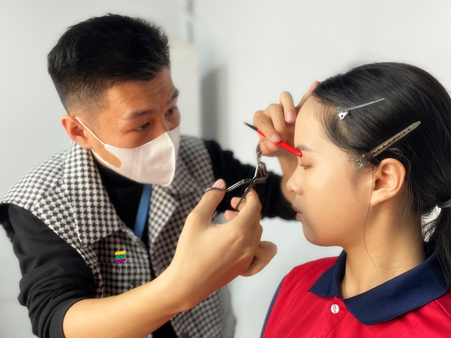 如何用睫毛夾？化妝工具介紹