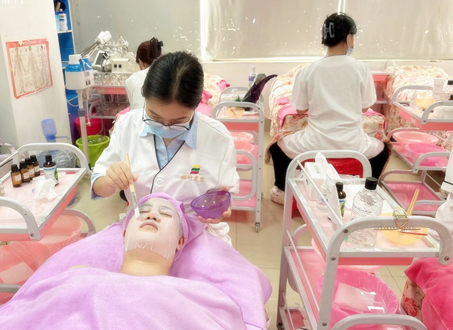 冬季護膚的誤區(qū)，南寧學美容面部管理