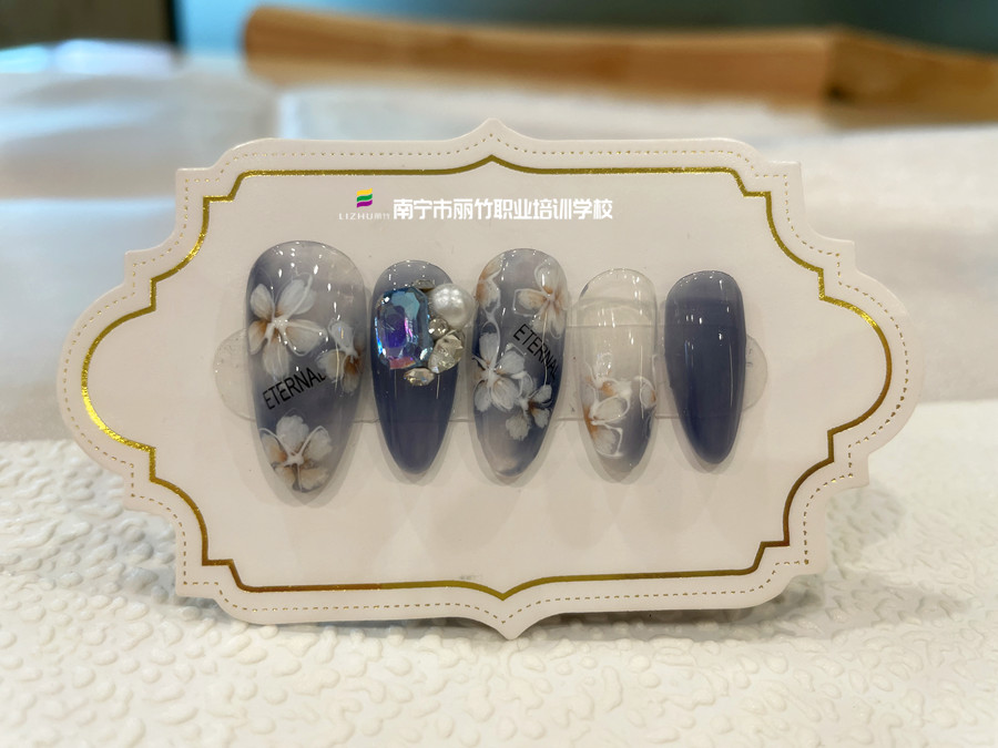花卉美甲，南寧美甲進(jìn)修提升