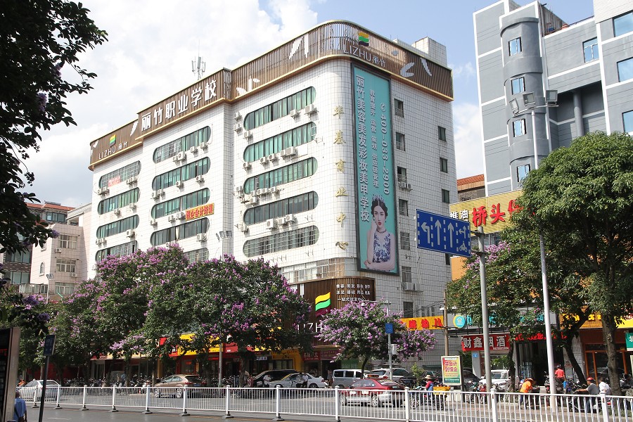 亖瘋了！南寧市美業(yè)職業(yè)培訓(xùn)學(xué)校生源爆滿