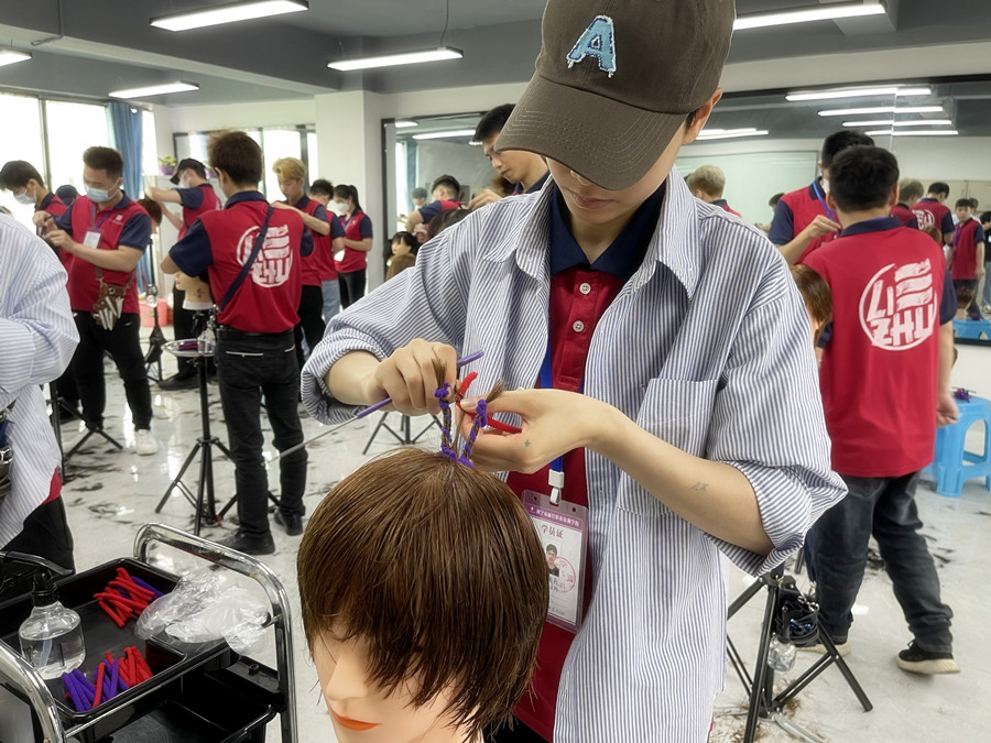 煙花燙這樣護理才持久，零基礎(chǔ)燙發(fā)教學