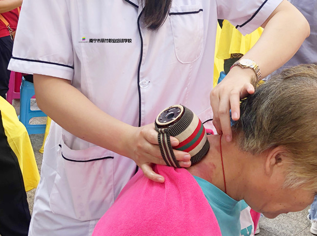 冬季艾灸為什么好？南寧美甲造型培訓(xùn)（麗竹美甲培訓(xùn)學(xué)校）課程介紹：