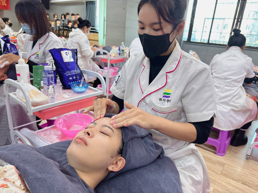 油皮肌膚控油技巧，廣西皮膚管理培訓(xùn)學(xué)校分享