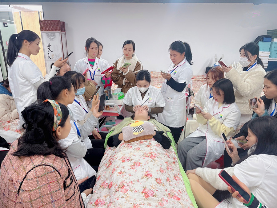 南寧頭療技師：為什么要經(jīng)絡(luò)梳梳頭？