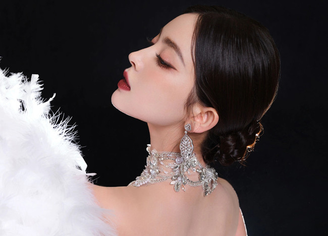  古力娜扎白天鵝仿妝，南寧化妝造型師分享