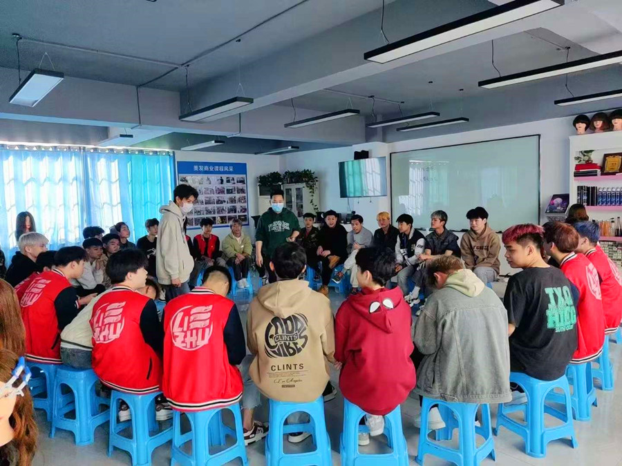 為什么他們都選廣西美發(fā)職業(yè)學(xué)校？