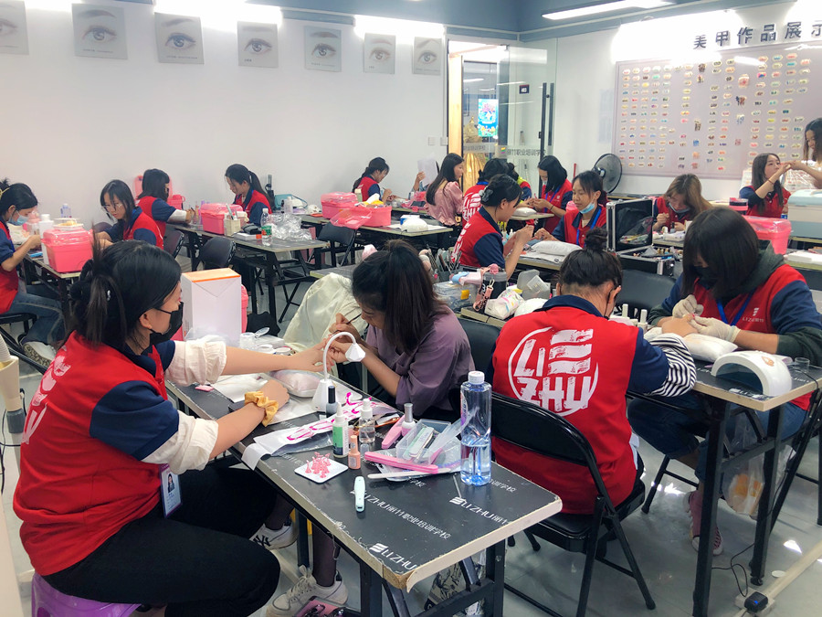 從零開始學(xué)美甲：卡通漫畫美甲