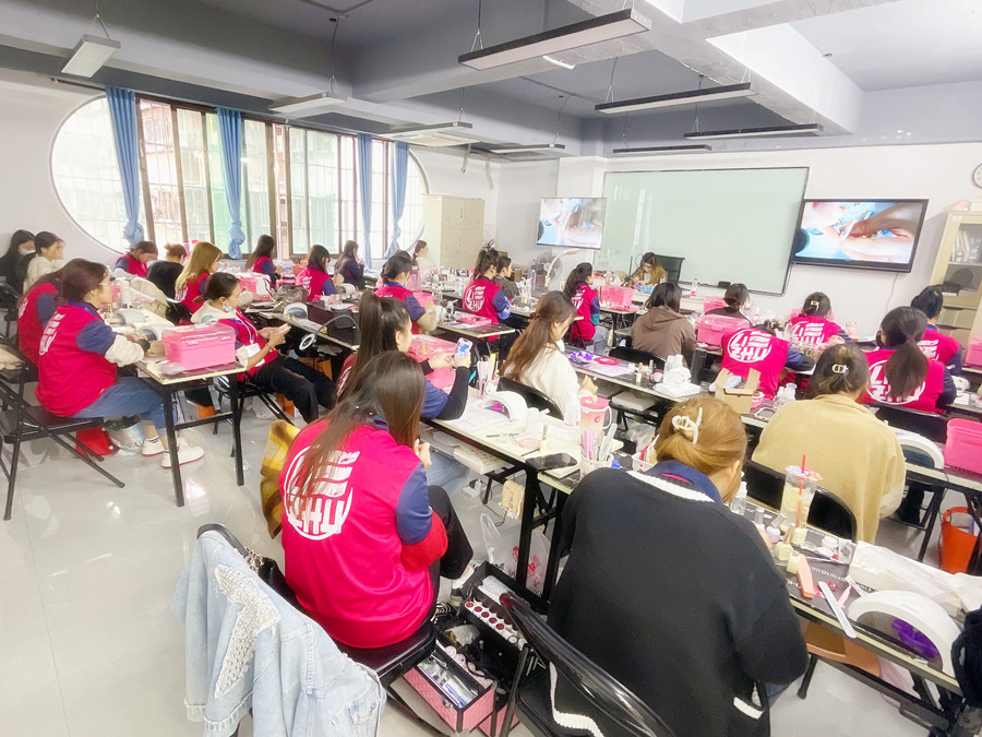 招財貓美甲教程解析，廣西美甲學(xué)徒