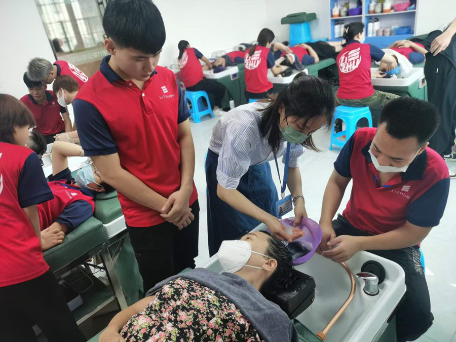 頭發(fā)為什么要進(jìn)行奶療？南寧學(xué)洗頭護(hù)發(fā)