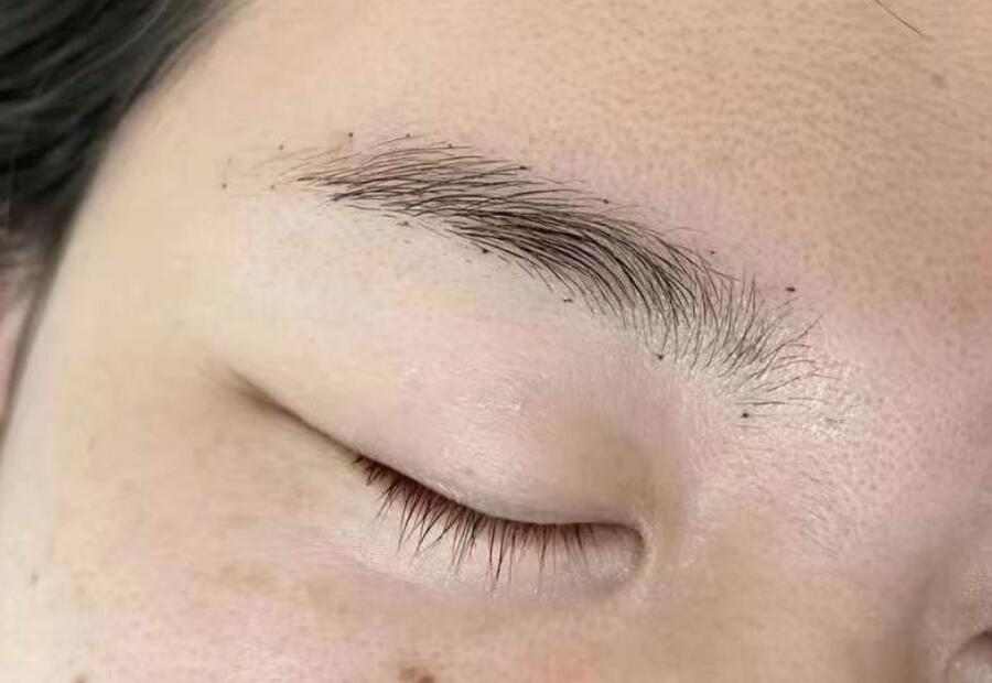 紋眉操作過程技巧，南寧紋繡學(xué)校排名總結(jié)分享