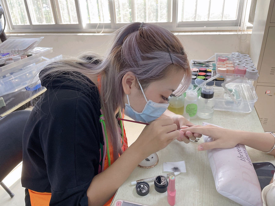 南寧美甲進修，零基礎美甲學習作品