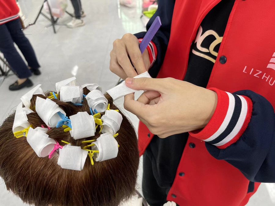 發(fā)根定位燙怎么操作？廣西燙染培訓(xùn)