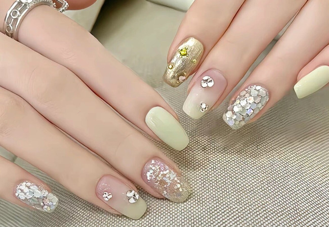 春季彩色美甲，廣西美甲店學(xué)徒推薦款