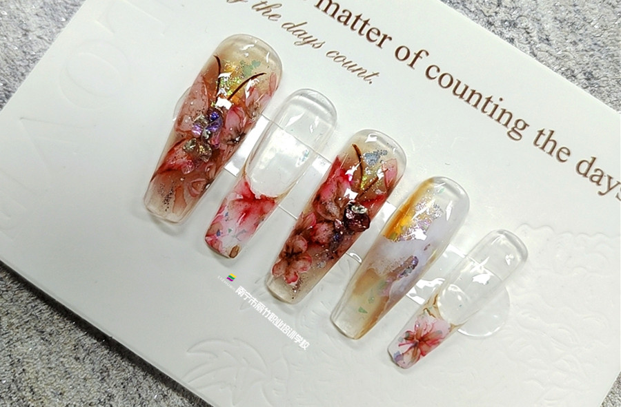 水彩花卉美甲,，廣西美甲學(xué)員培訓(xùn)班作品