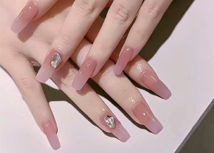 溫柔顯氣質(zhì)美甲，廣西美甲師造型培訓(xùn)推薦