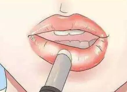 涂唇膏的注意事項，南寧美容護(hù)膚管理培訓(xùn)