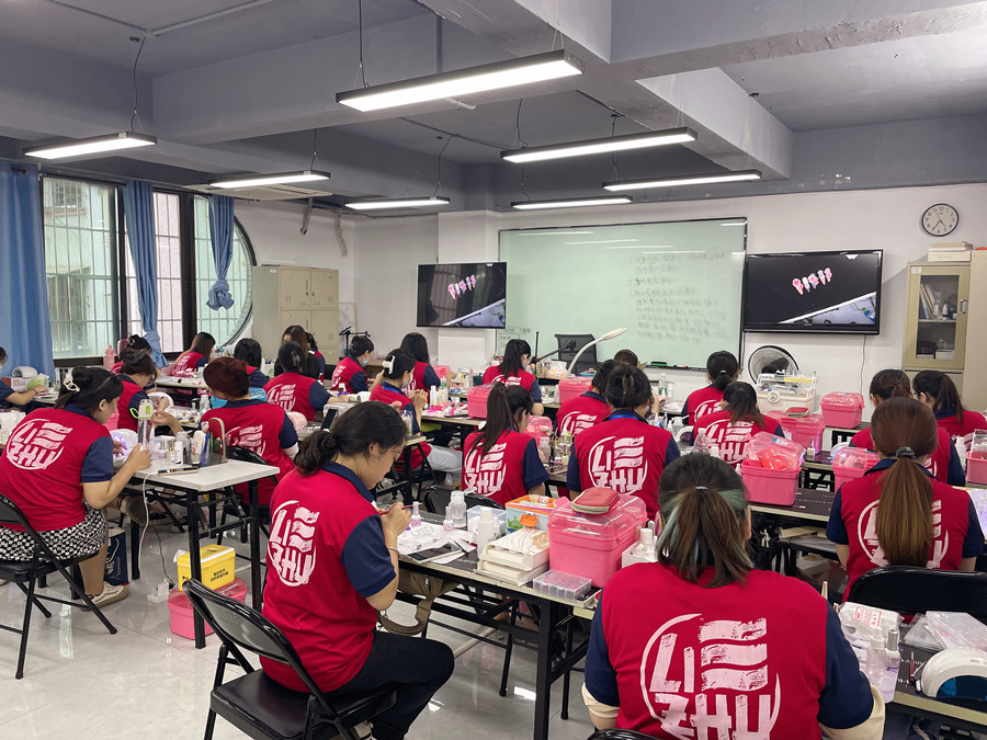 美甲做完為什么不亮？廣西美甲創(chuàng)業(yè)培訓(xùn)