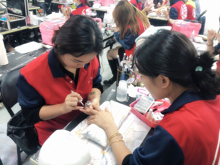 美甲延長甲的正確卸法，廣西美甲店常用方法