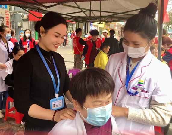 南寧美容公益活動(dòng)，現(xiàn)場(chǎng)人氣火爆