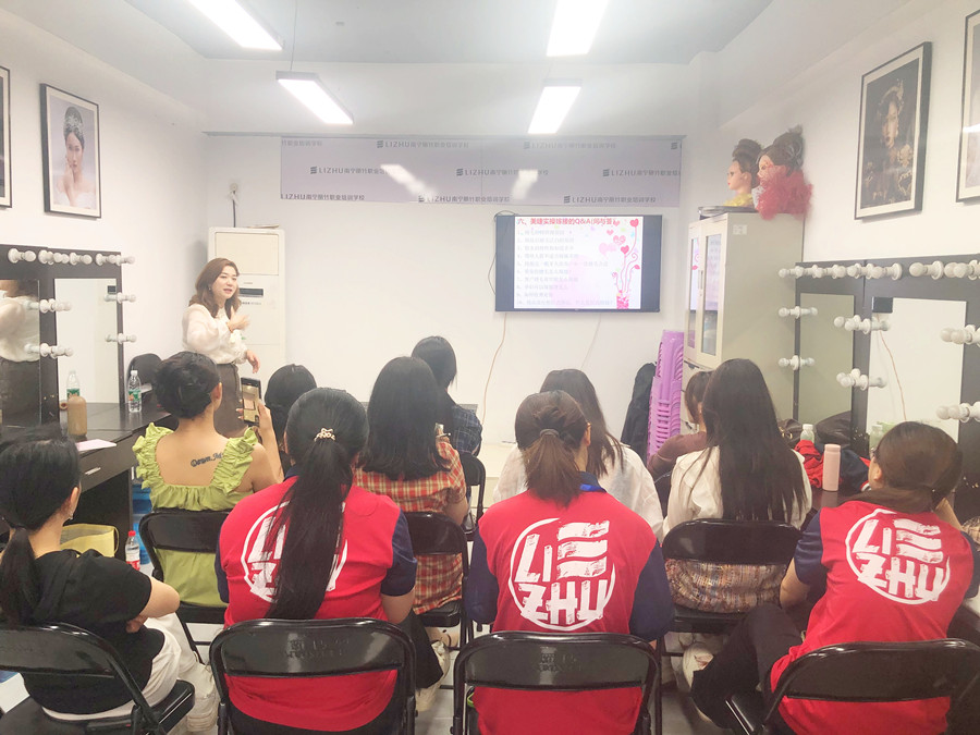 ?南寧美睫培訓(xùn)開班，3月27日如約而至