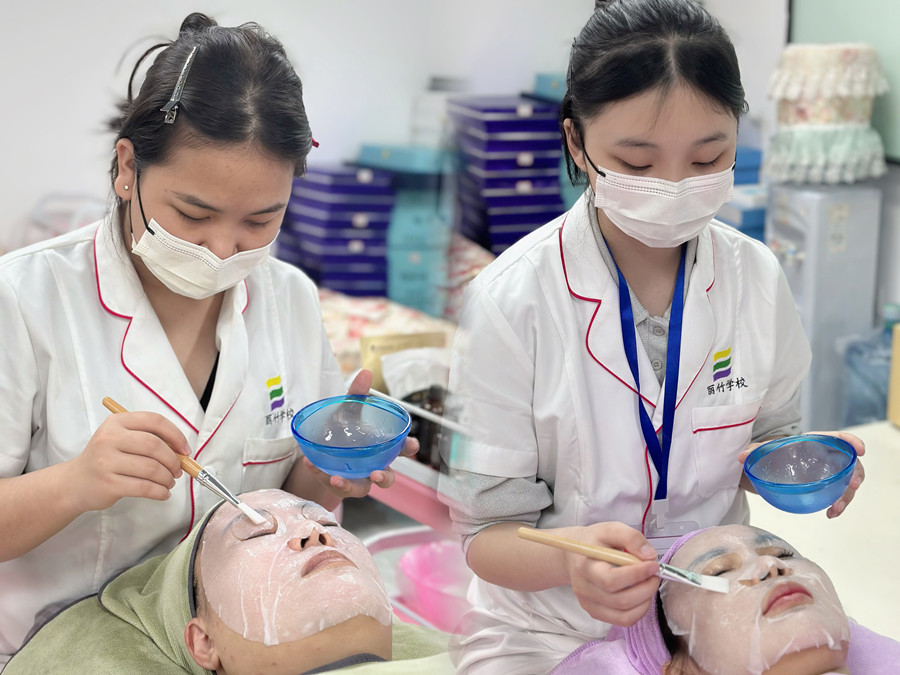 日常面部補水流程，南寧皮膚管理實訓(xùn)