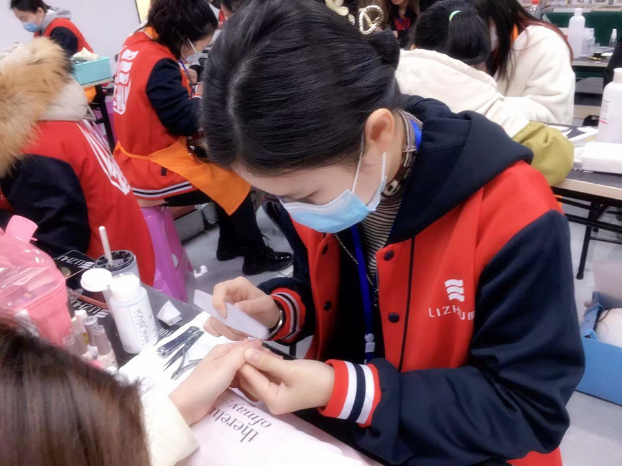 打磨甲面的作用？南寧美甲培訓(xùn)班技能分享