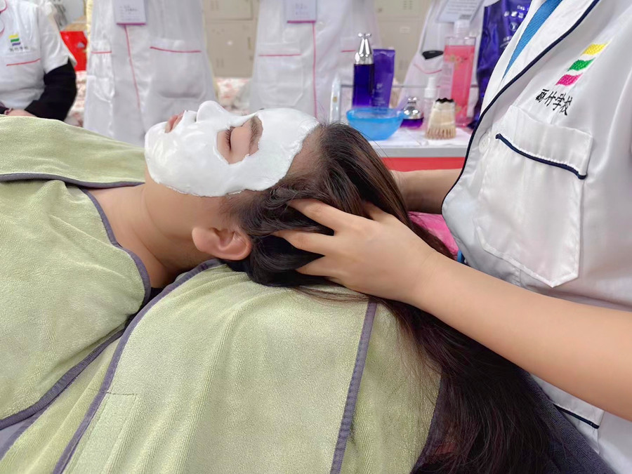 南美容護膚行業(yè)：涂抹面膜的正確用法