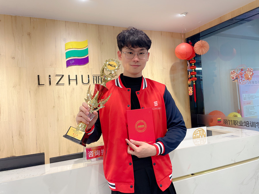 壯錦圖騰美甲 | 廣西美甲職校學員作品