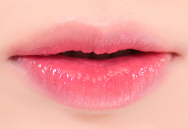 減少唇紋的方法，南寧美容護膚職業(yè)學(xué)校學(xué)習(xí)