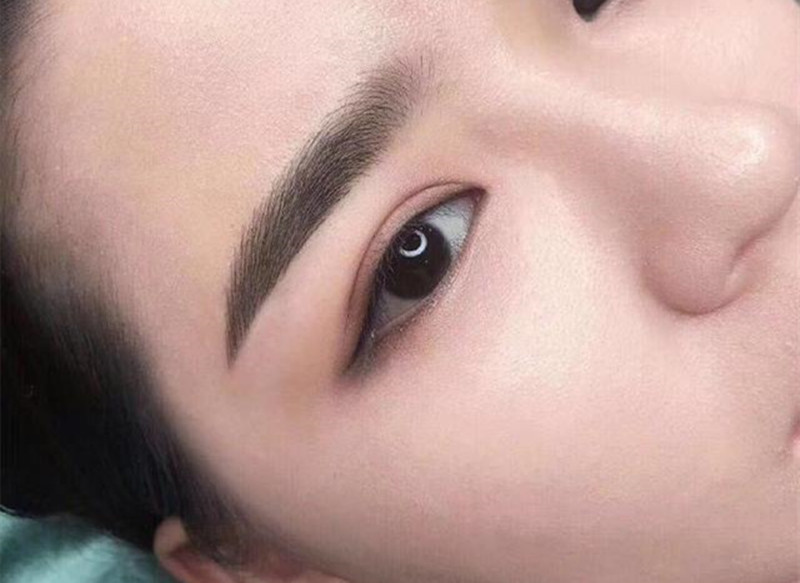 絲霧眉的特點，廣西眉眼唇技術(shù)學校教學
