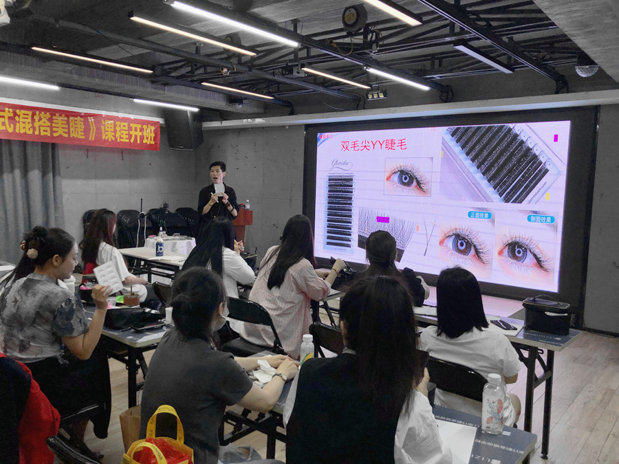 南寧美甲美睫培訓(xùn)學(xué)?！痘ㄊ交齑蠲澜蕖氛n程開班