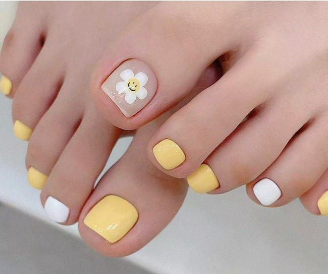 夏日腳趾美甲圖片，南寧美甲造型職業(yè)學校分享