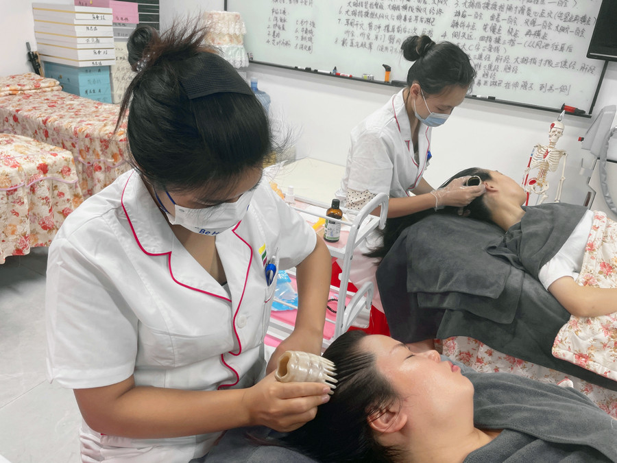 頭療養(yǎng)發(fā)基本流程，南寧頭皮養(yǎng)發(fā)護(hù)理班實(shí)操講解