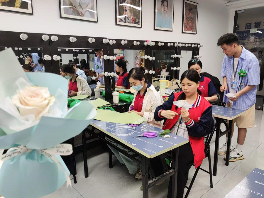 南寧花藝師培訓(xùn)學(xué)校5月6日開(kāi)班啦