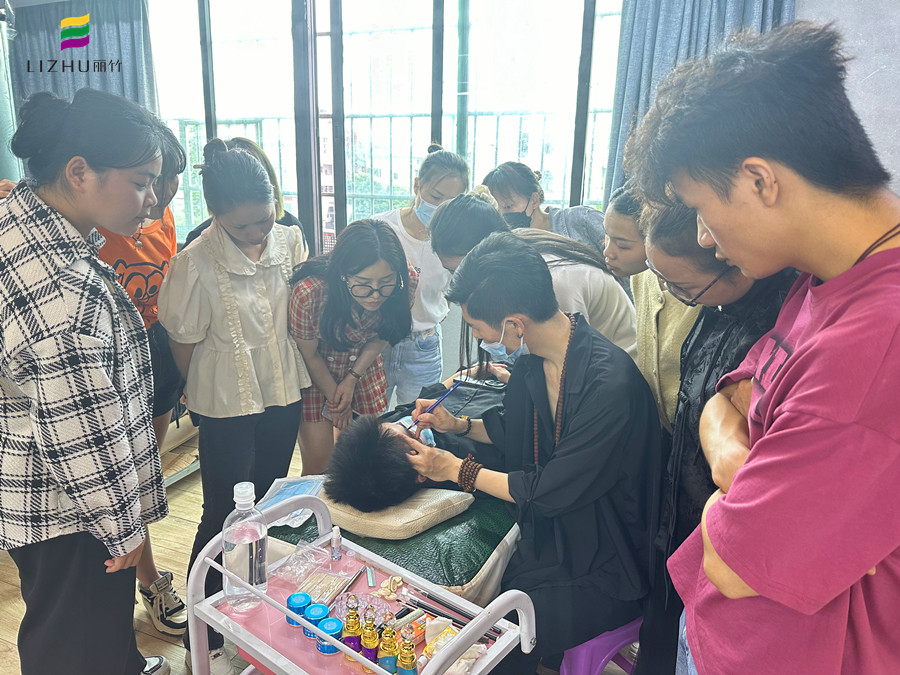 紋眉藝術(shù)感的體現(xiàn)，南寧紋繡造型學校分享