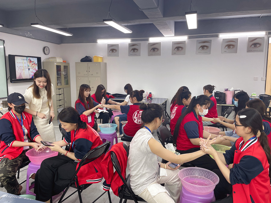 美甲手部護(hù)理的好處，南寧美甲培訓(xùn)課程講解