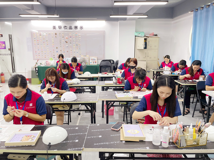 跳色美甲的特點，南寧美甲培訓品牌詳解