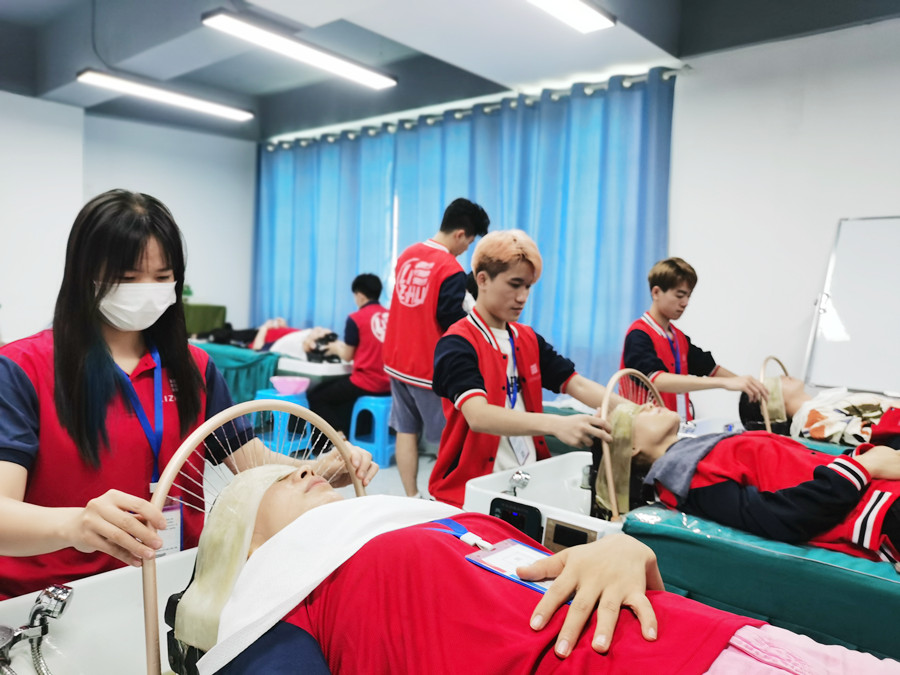 姜療洗頭的好處，南寧頭療洗護(hù)養(yǎng)發(fā)學(xué)校告訴你