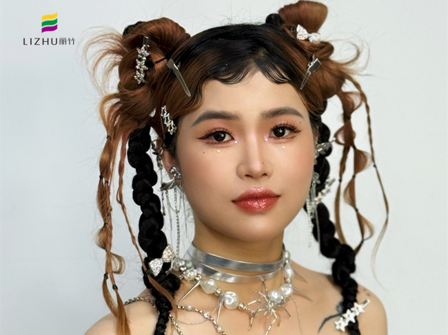 千禧甜辣妝，實(shí)力詮釋南寧彩妝學(xué)校哪家好？