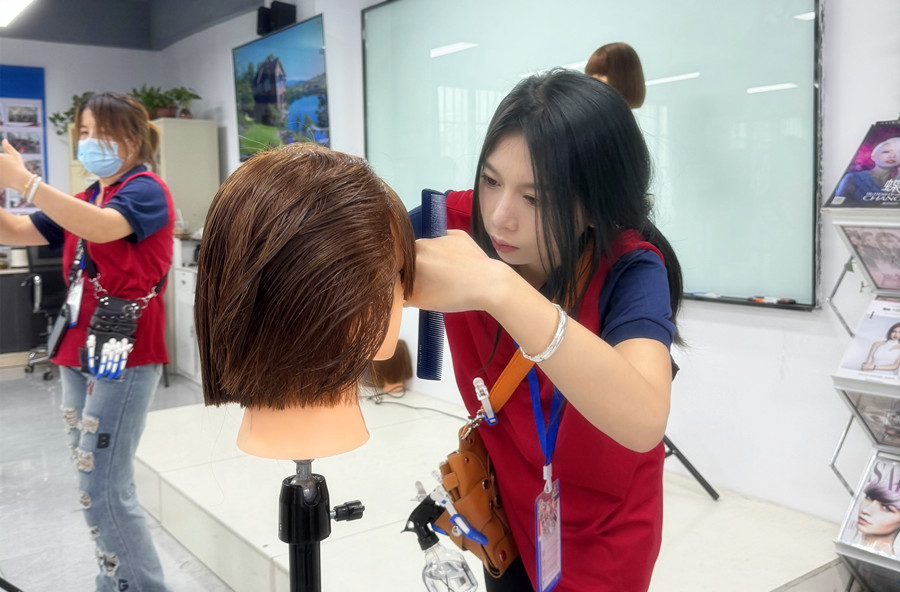 南寧美發(fā)培訓(xùn)課程：經(jīng)典廂式齊裝是什么？