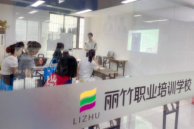 麗竹學?！睹佳鄞酱髱煱唷烽_課啦