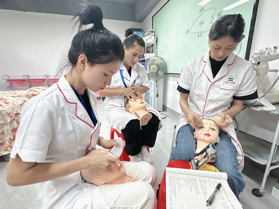 眼部疏通的必要性，廣西美容中醫(yī)學(xué)校講解