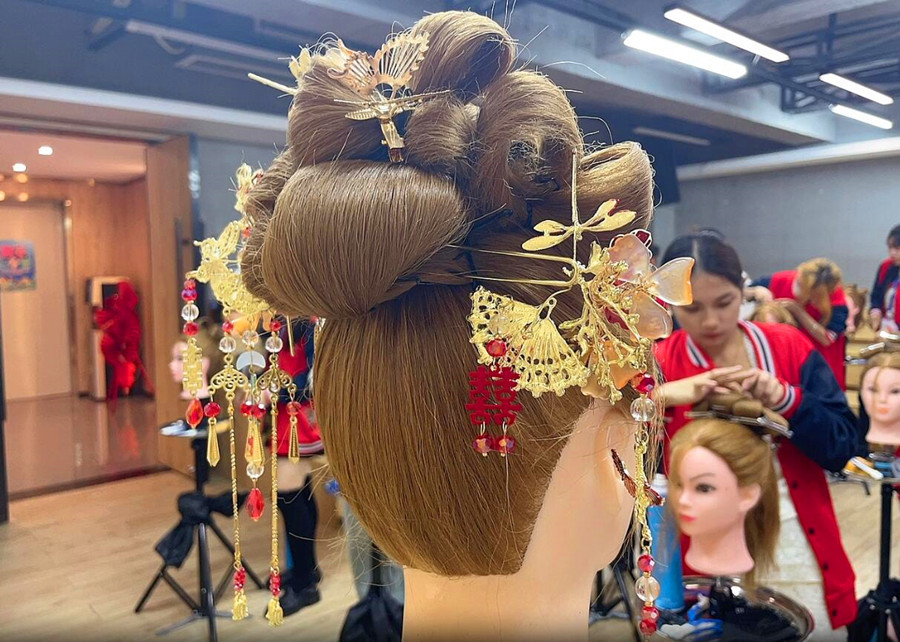 秀禾發(fā)型特點解析，南寧學(xué)化妝造型