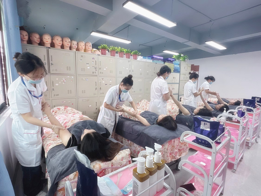 為什么要進行手部護理？南寧美容職業(yè)培訓(xùn)學(xué)校解答