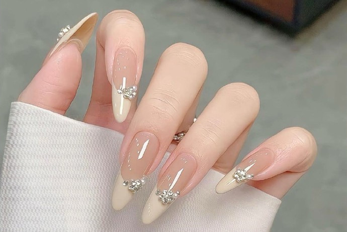 法式蝴蝶結(jié)美甲，廣西美甲款式